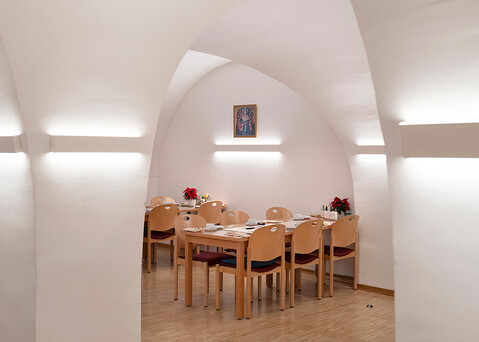 Essenssaal einer kirchlichen Einrichtung